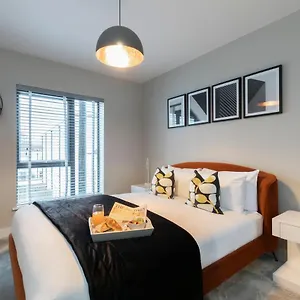 Elliot Oliver - Chic 2 Bedroom Town Centre Cheltenham