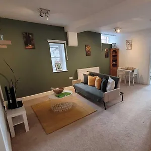 7b Lansdown Place Lane Cheltenham